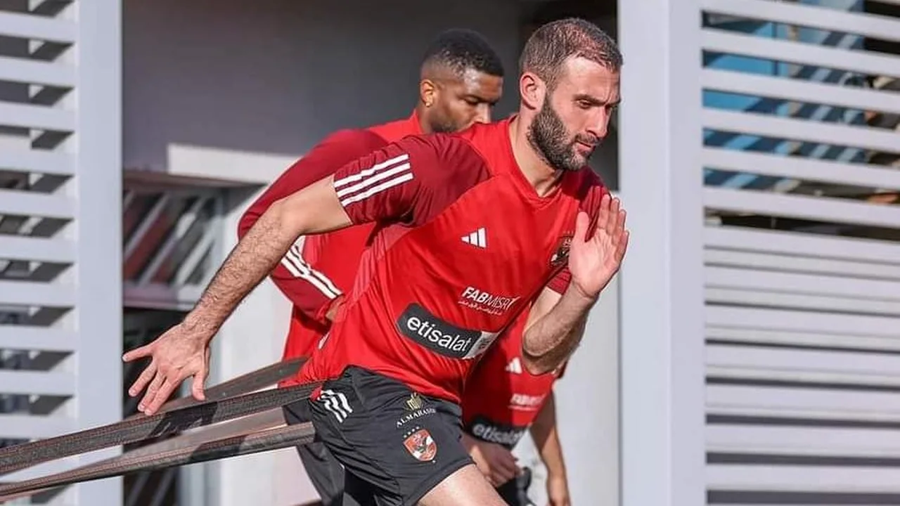 تطورات جديدة.. أحمد حسن يوضح موقف عمر كمال من العودة للأهلي